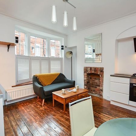 The Location- 1 Free Private Parking Space - 60 Second Walk 2 Minster! 요크 외부 사진