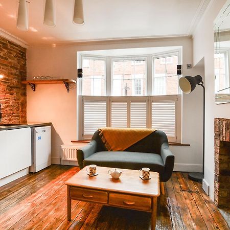 The Location- 1 Free Private Parking Space - 60 Second Walk 2 Minster! 요크 외부 사진
